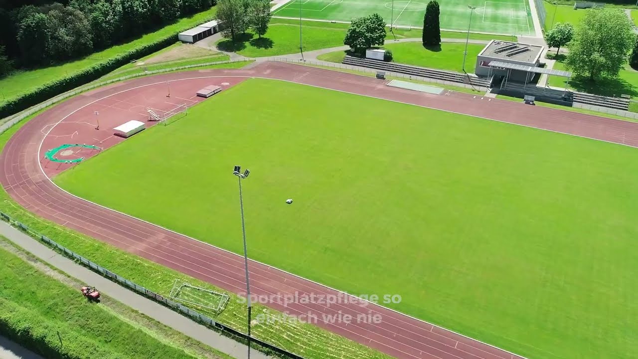 ECHO Robotics: Sportplätze und Fußballfelder systematisch in Bahnen mähen