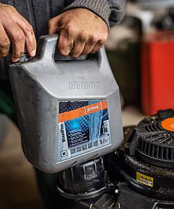 Stihl Gerätebenzin 2-Takt MotoMix, 5 Liter