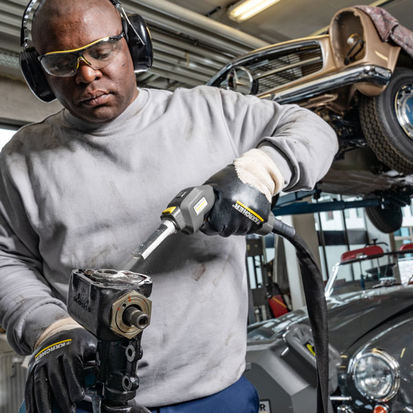 Trockeneisreinigung in der Automobil­branche