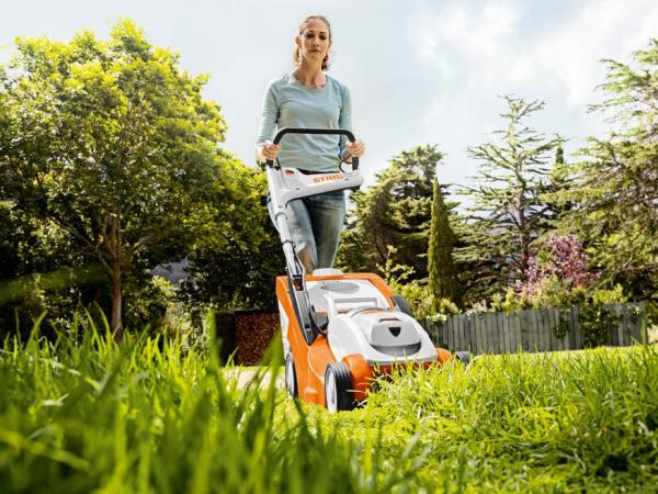 STIHL Akku-Rasenmäher
