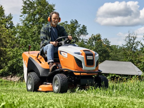Stihl Rasentraktor