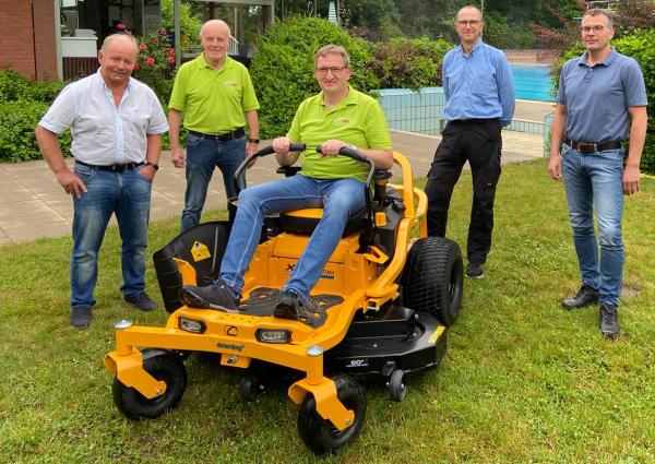 CUB CADET Zero-Turn-Mäher fürs Waldbad Steyerberg