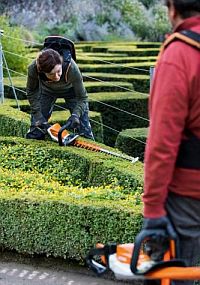 Leise Power für Profis - STIHL Akku-Heckenscheren