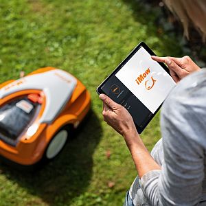 STIHL iMow Mähroboter - jetzt in STIHL-Orange