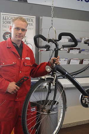 Reparatur- & Werkstatt-Service f¨r Fahrräder und E-Bikes