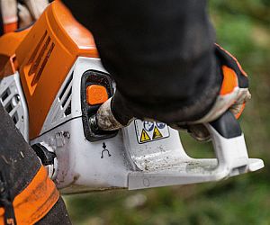 Die Benzin-Motorsäge STIHL MS 500i passt sich den Einsatzbedingungen optimal an