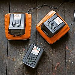 Akkus und Ladegerät zum Akkusystem PRO von STIHL