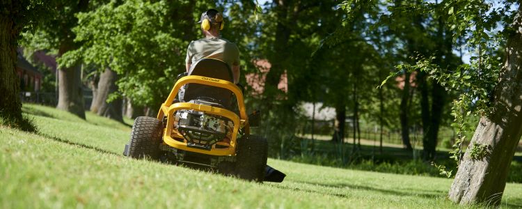 CUB CADET Zero-Turn-Aufsitzmäher bei Deterding