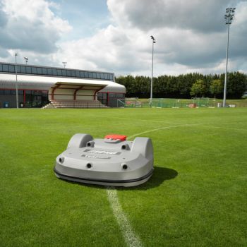 Sportplatz-Mähroboter von ECHO Robotics